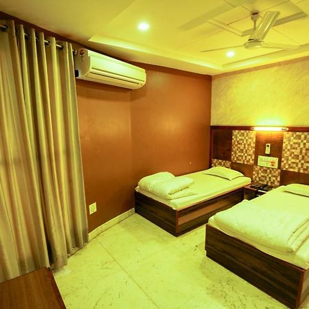 Hotel Ashiana Dzsámnagar Kültér fotó