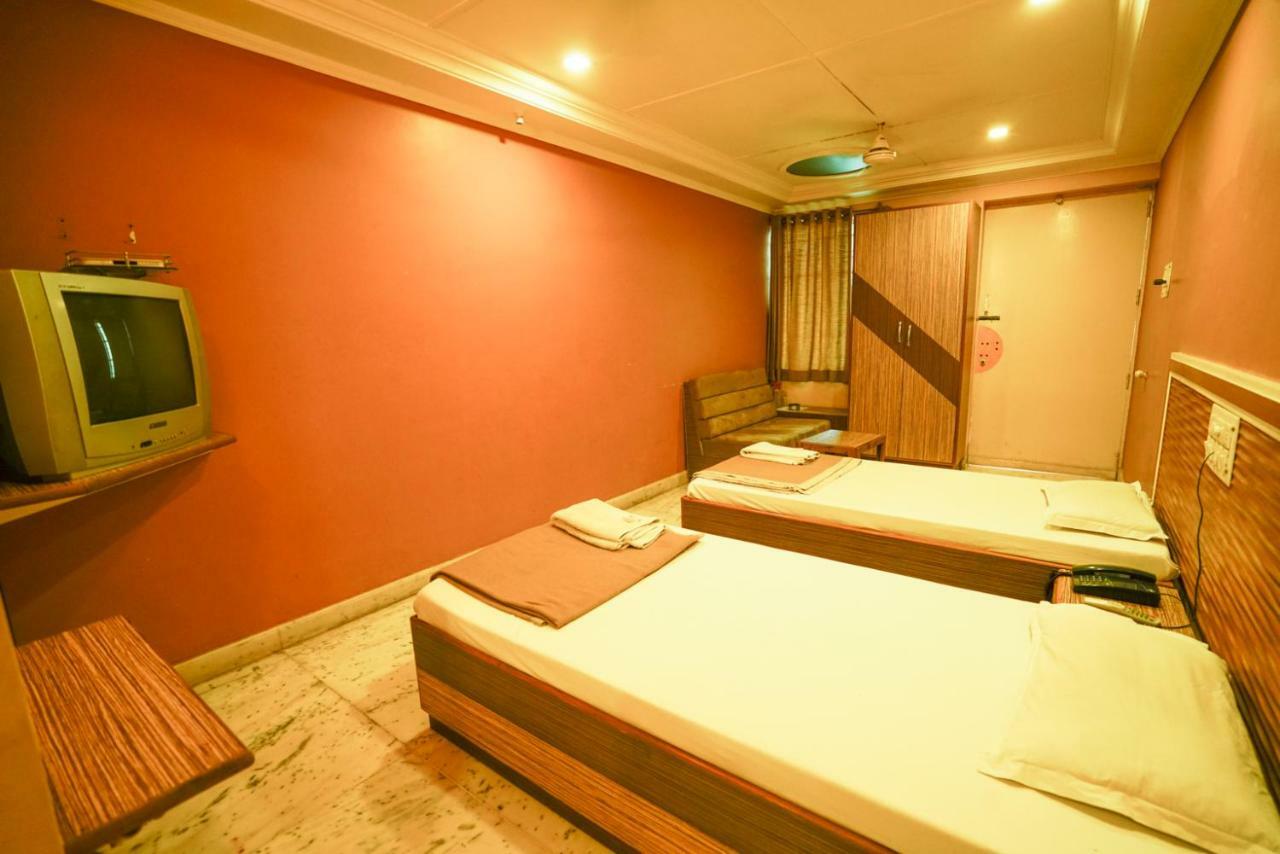 Hotel Ashiana Dzsámnagar Kültér fotó