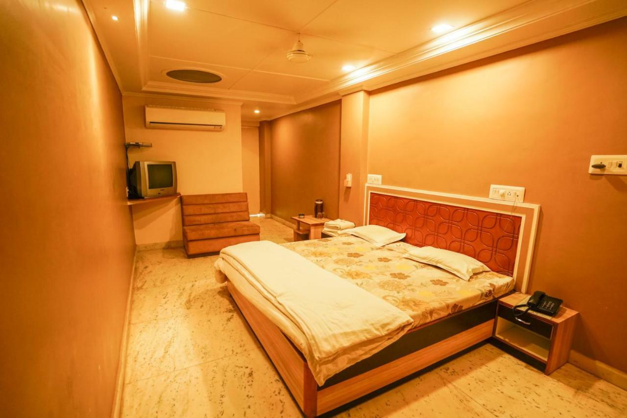 Hotel Ashiana Dzsámnagar Kültér fotó